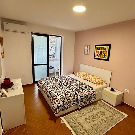 Skerdi'S Apartment - City Center Tirana Exterior photo